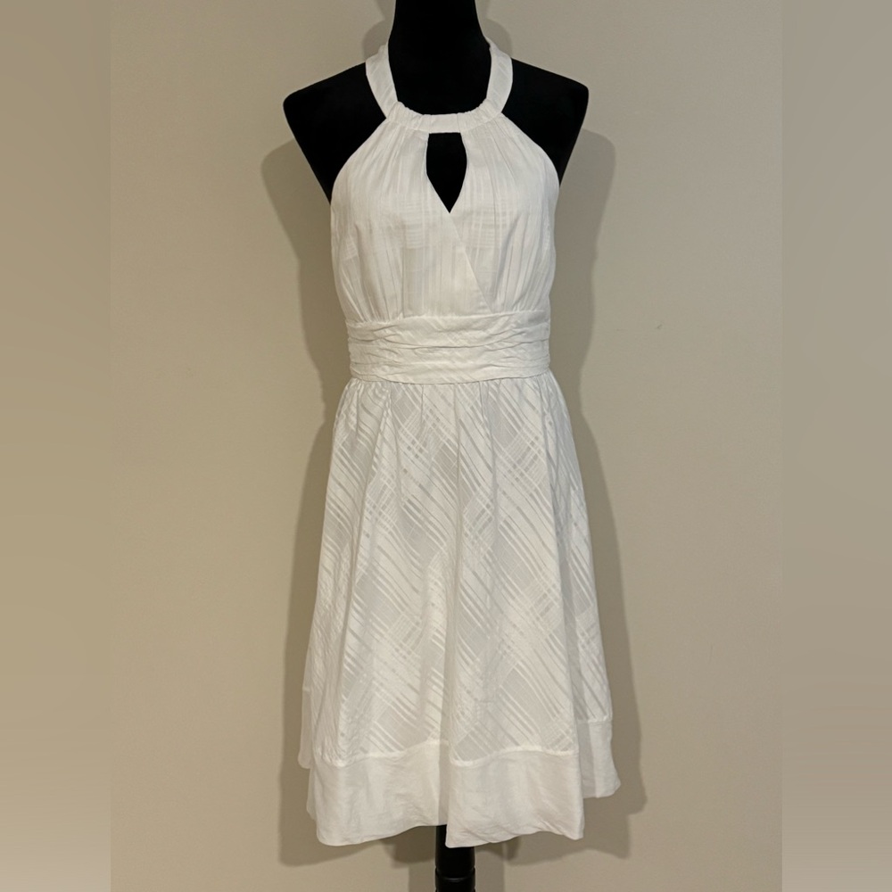 EUC White House Black Market keyhole top halter top open back white dress size 2
